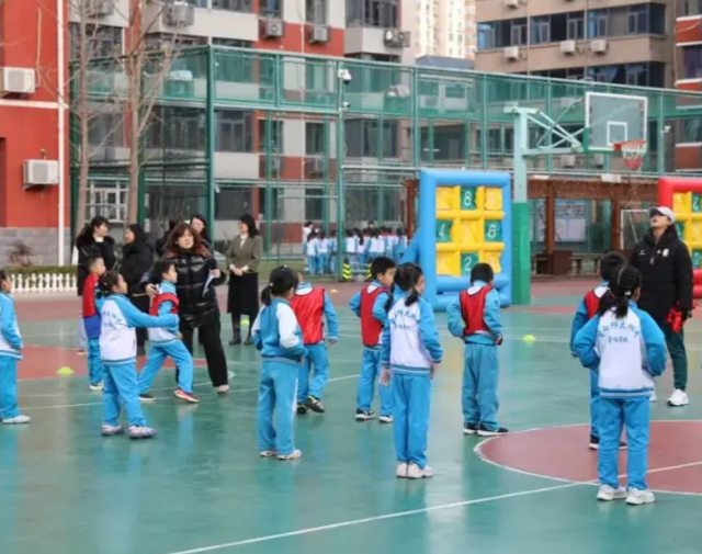 将齐文明特征与德育实践深度融合打造时时处处人人的全员育人