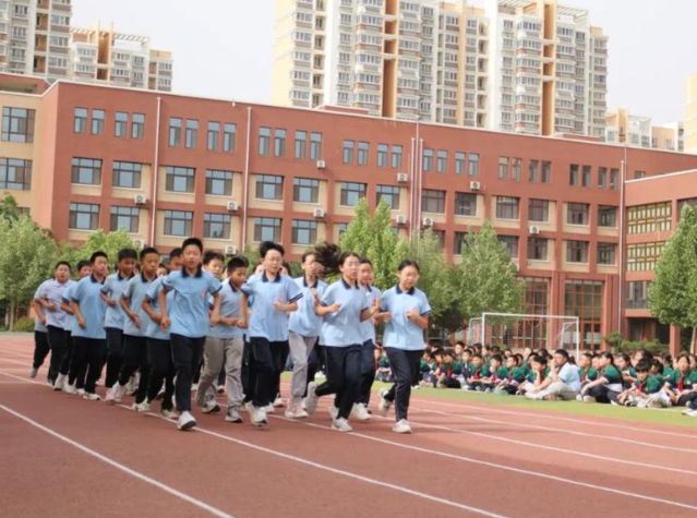 孩子们也从被动听讲转向自动探求成果但更重要的是学习状况的