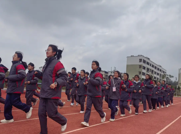 提高选用的灵活性和适配性真真实正让教辅服务于学生减轻家长